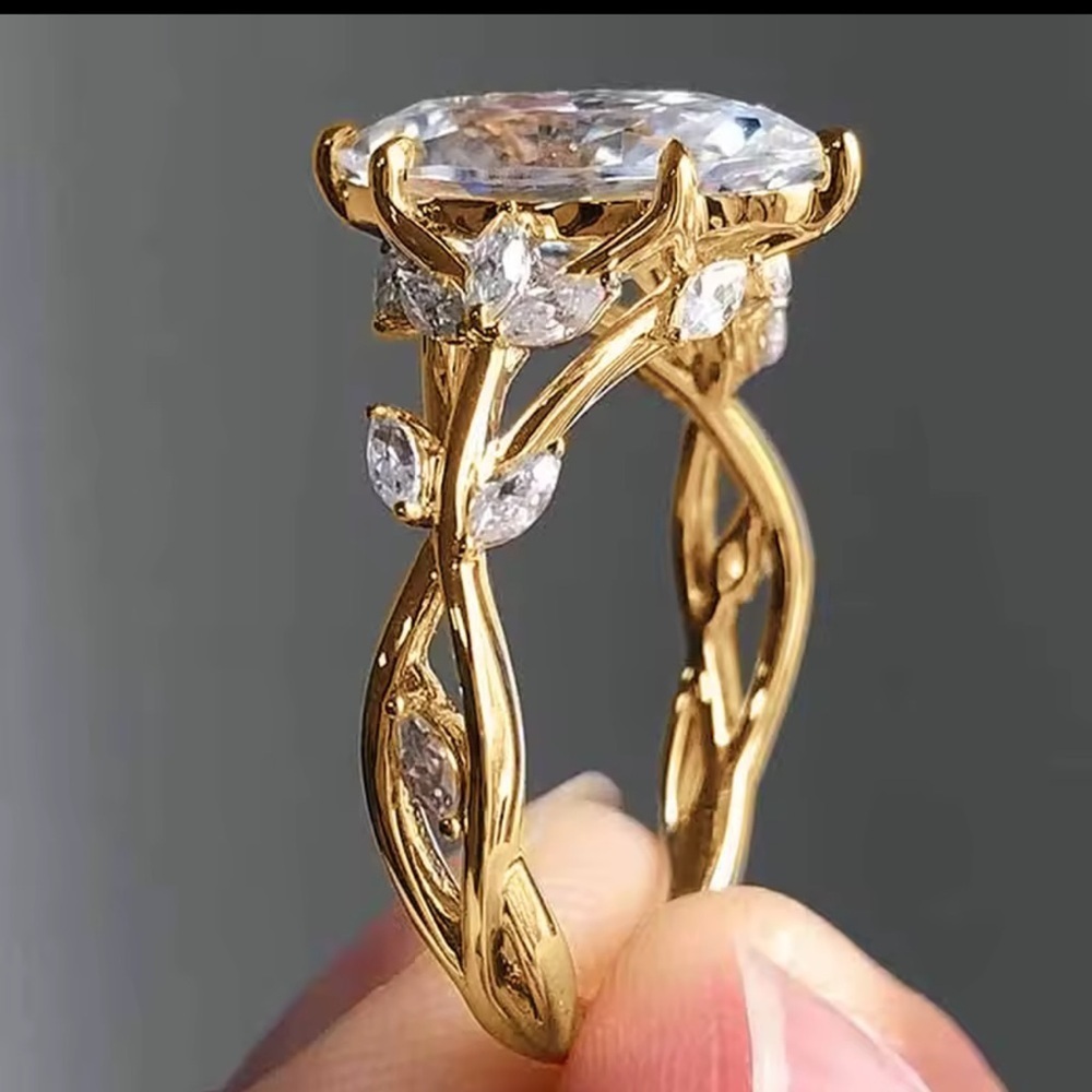 Elegant Gold and Rhinestone Leaf Design Ring 7 - Picture 3 of 4
